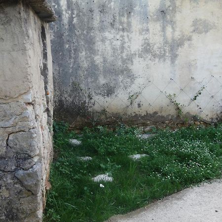Guesthouse Near The Castle Of Himare Esterno foto
