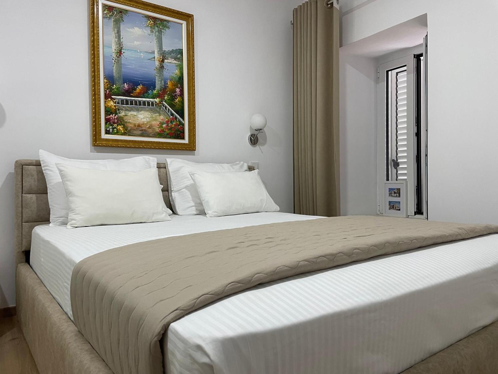 Guesthouse Near The Castle Of Himare Esterno foto