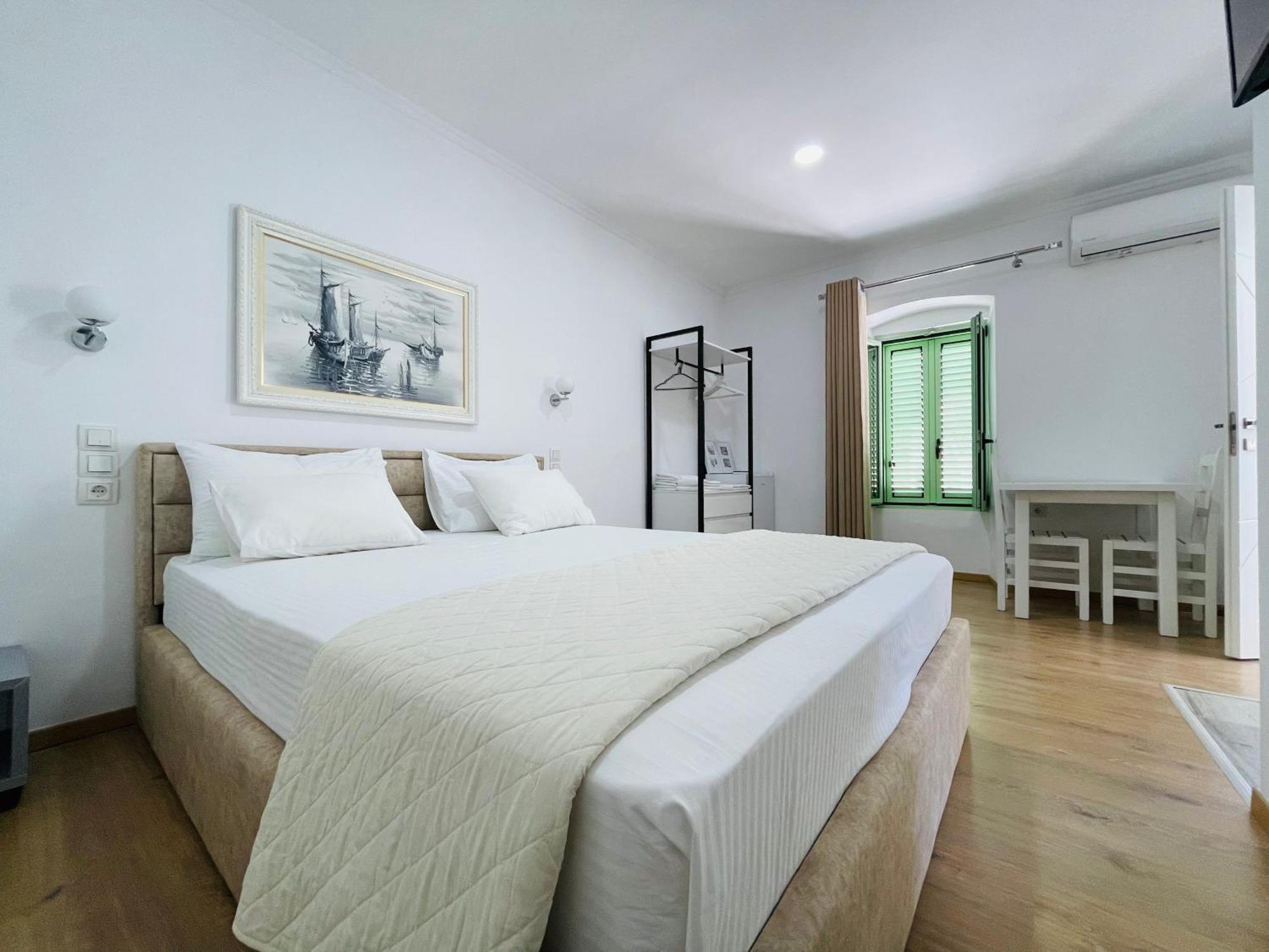 Guesthouse Near The Castle Of Himare Esterno foto