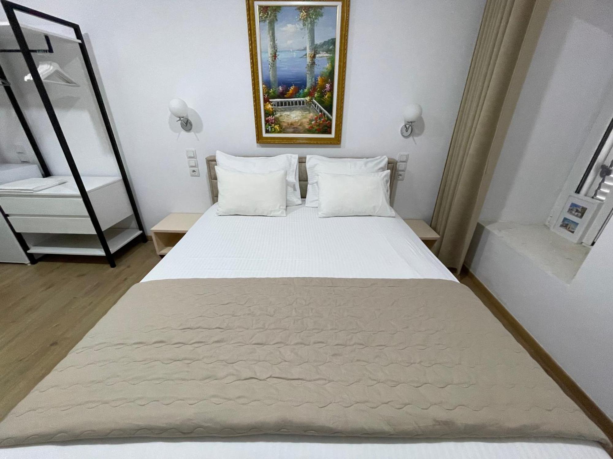 Guesthouse Near The Castle Of Himare Esterno foto