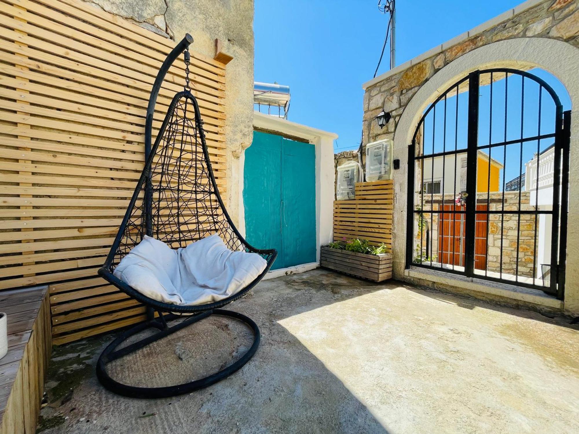 Guesthouse Near The Castle Of Himare Esterno foto