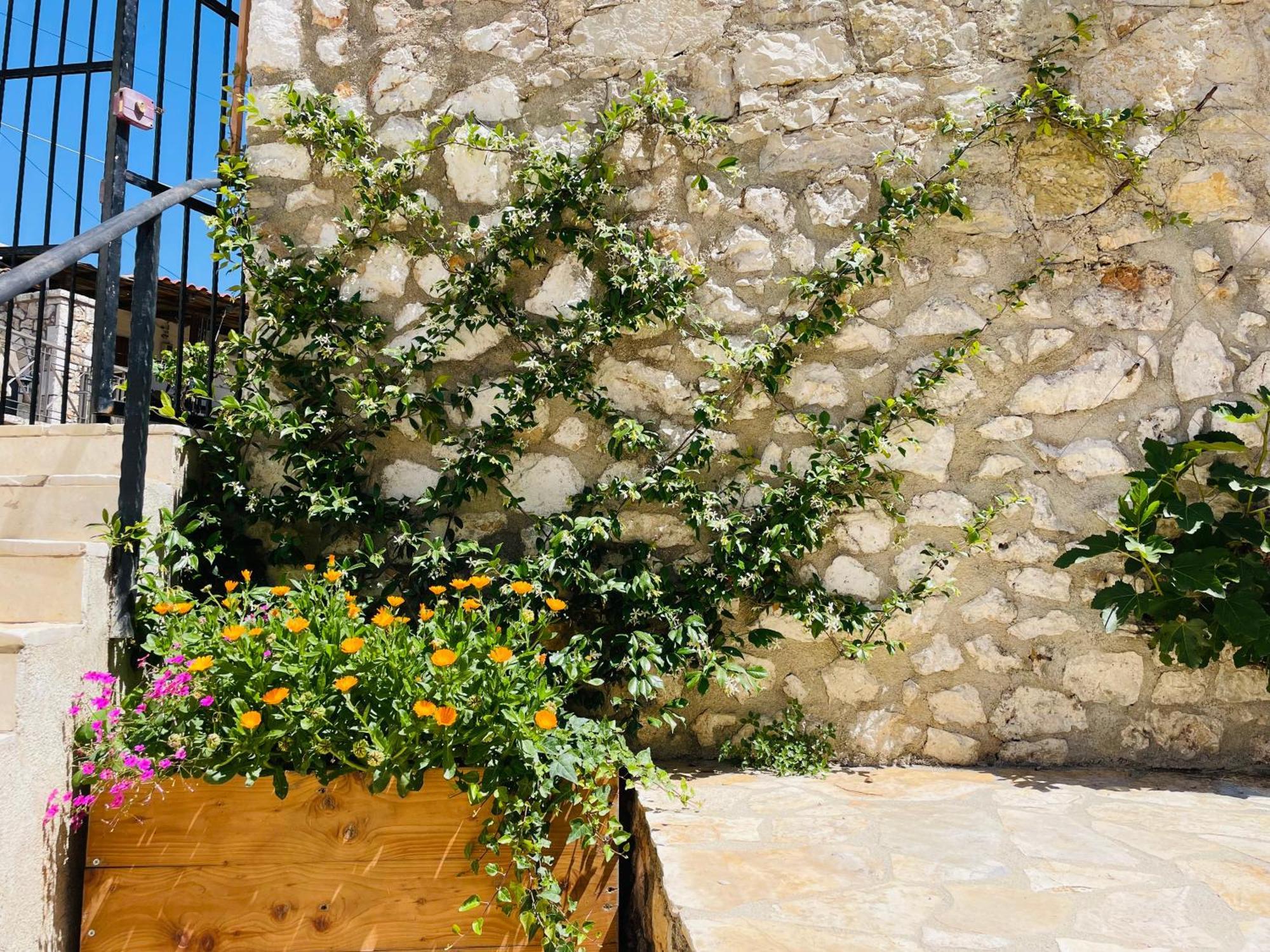 Guesthouse Near The Castle Of Himare Esterno foto