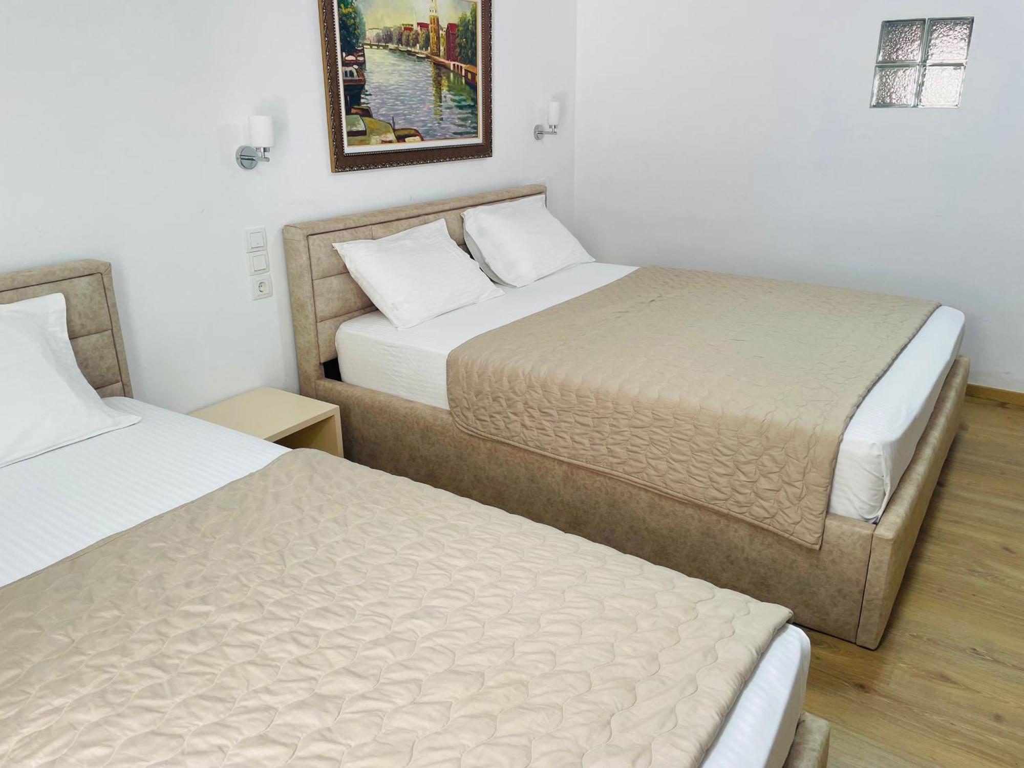 Guesthouse Near The Castle Of Himare Esterno foto