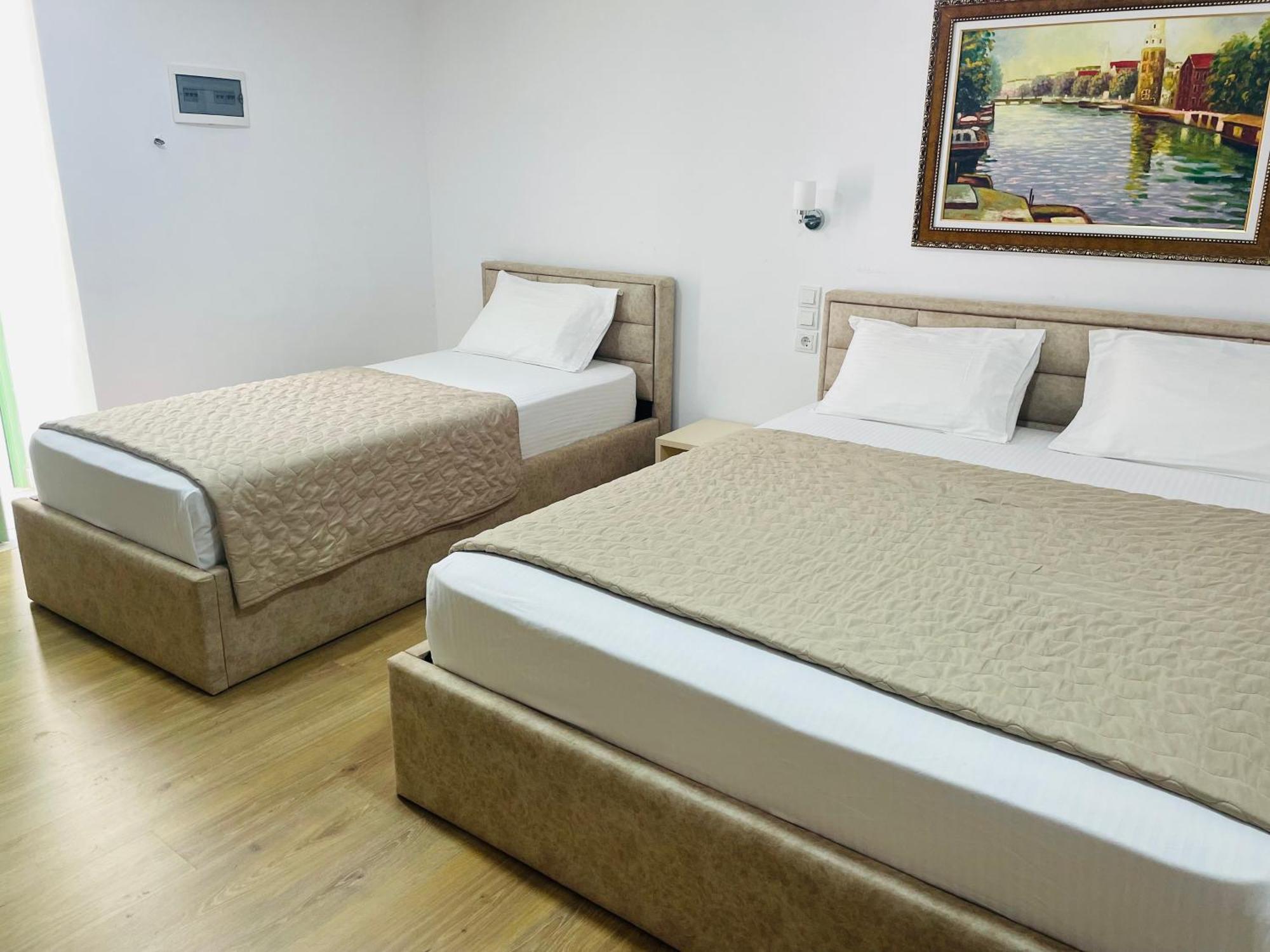 Guesthouse Near The Castle Of Himare Esterno foto