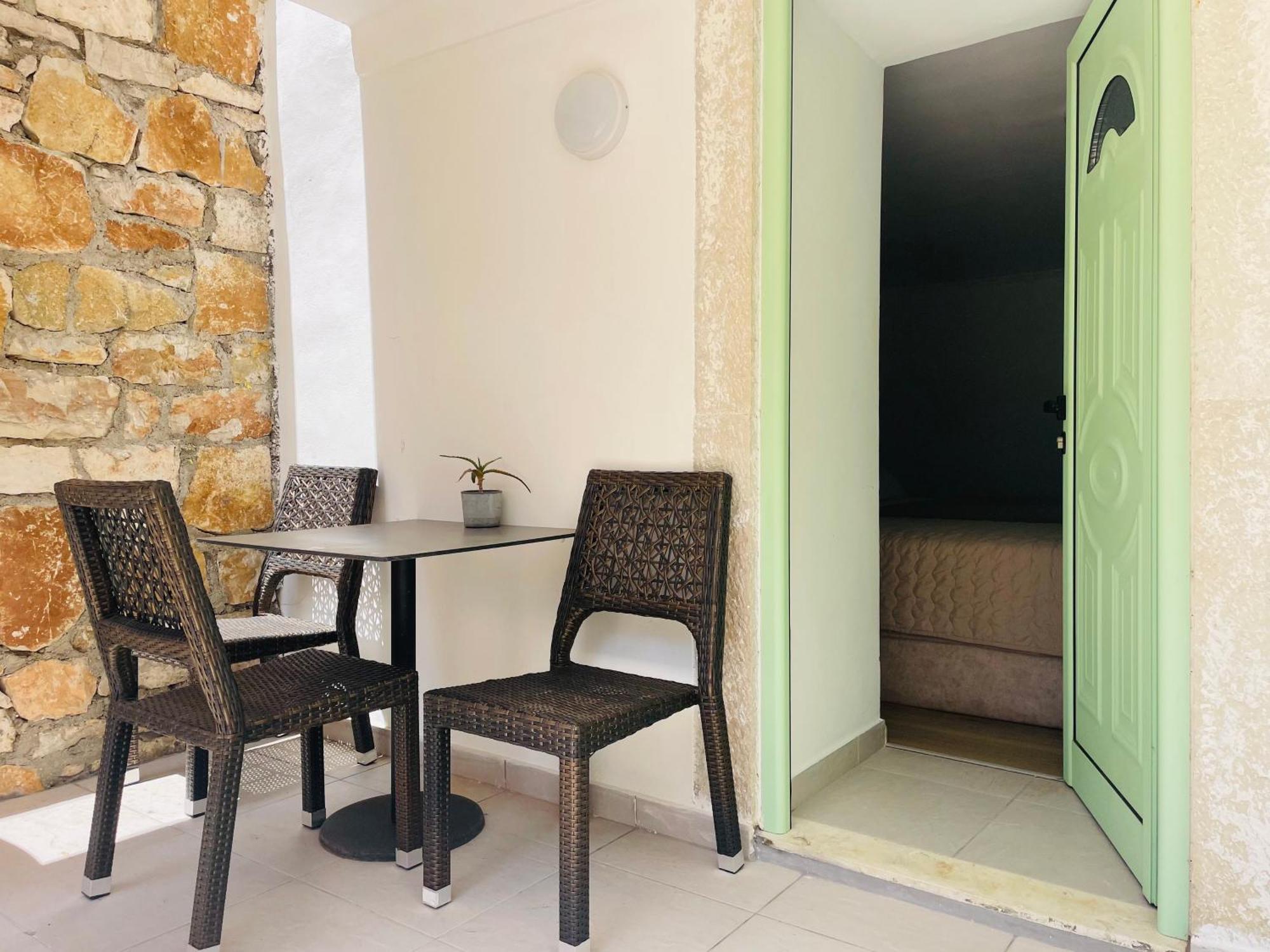 Guesthouse Near The Castle Of Himare Esterno foto
