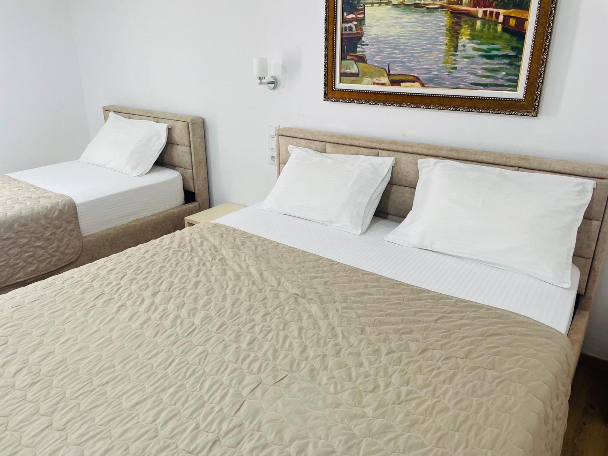 Guesthouse Near The Castle Of Himare Esterno foto