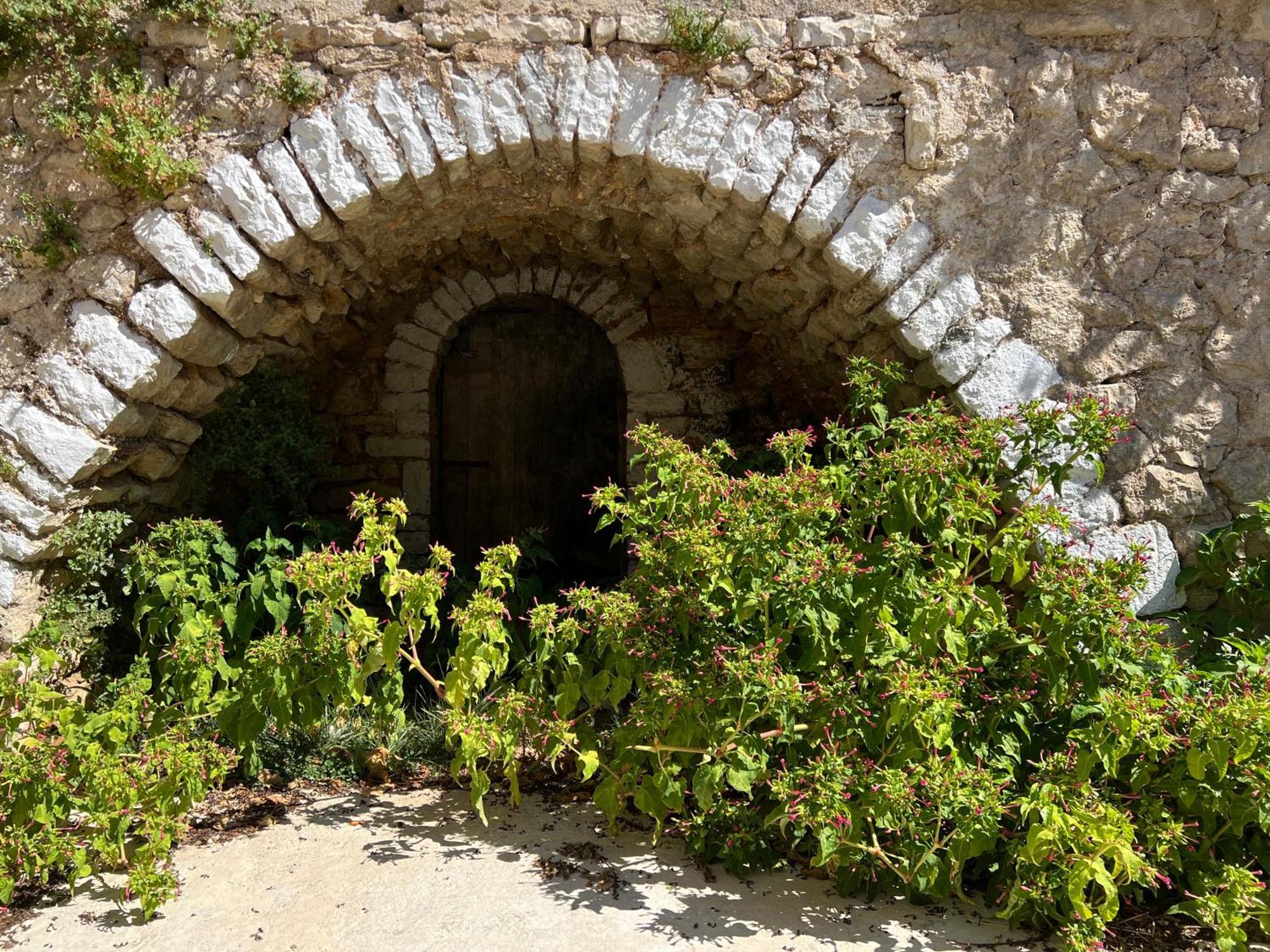 Guesthouse Near The Castle Of Himare Esterno foto