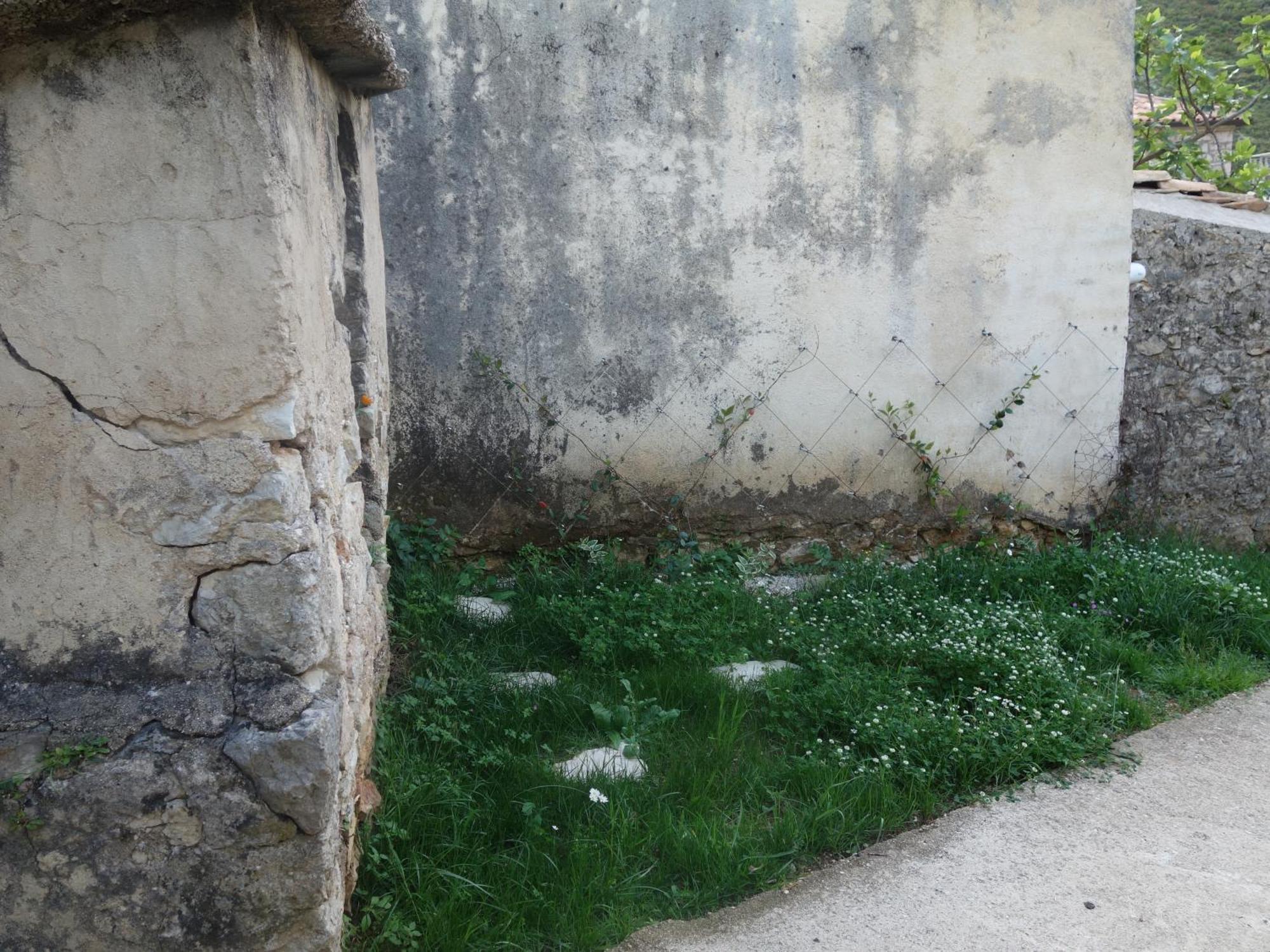 Guesthouse Near The Castle Of Himare Esterno foto